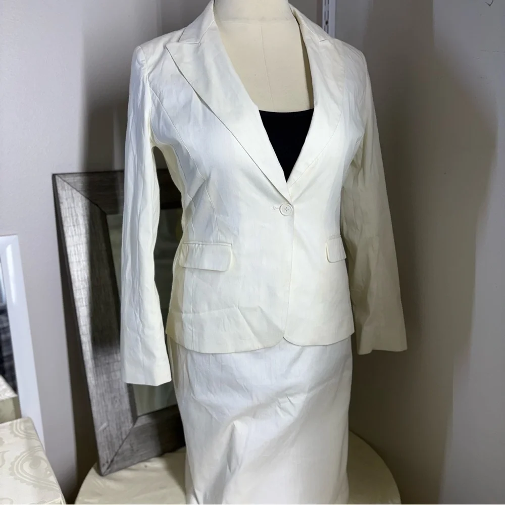 New York & Company cream color suit set Tailored Blazer with Notched Lapels